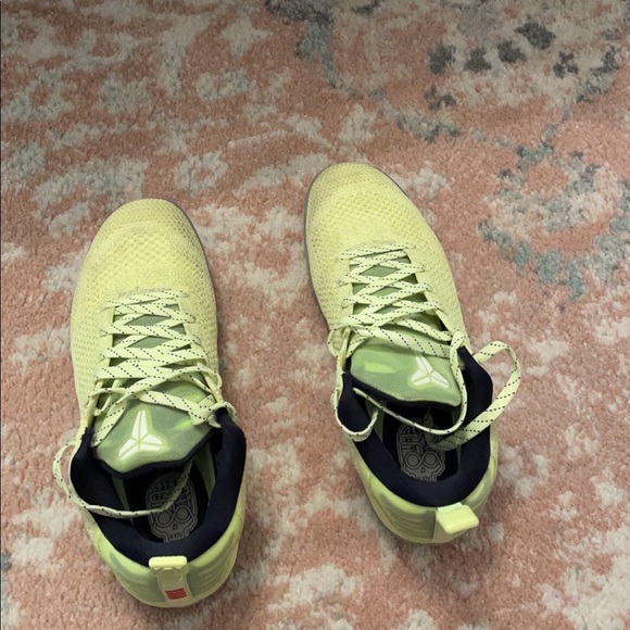 Athletic_Shoes